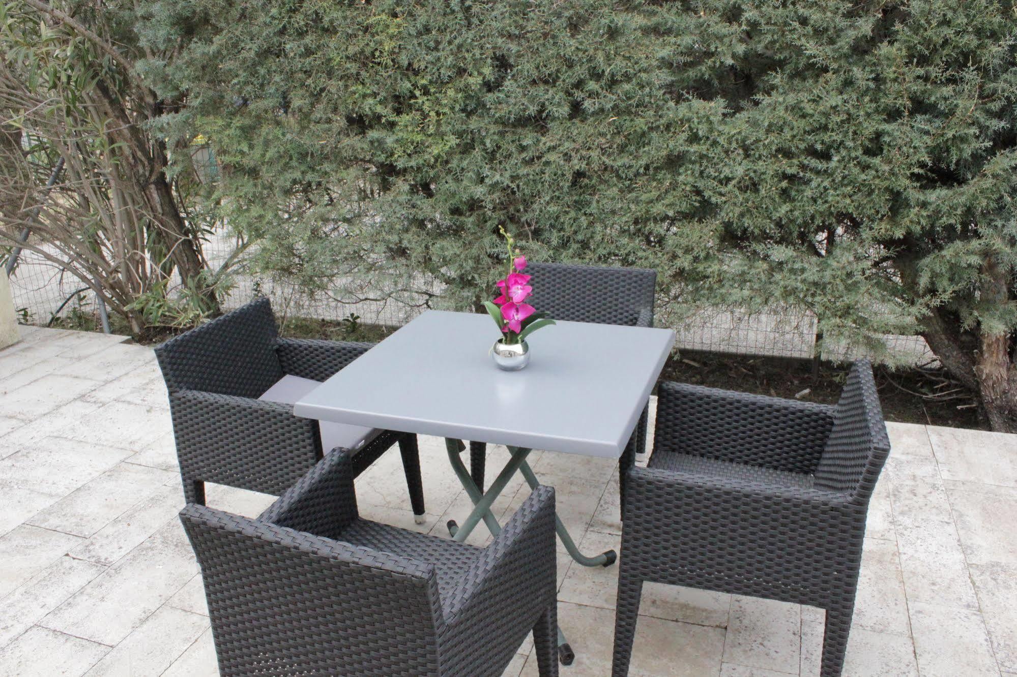Le Fabian Des Baux Hotel Exterior photo